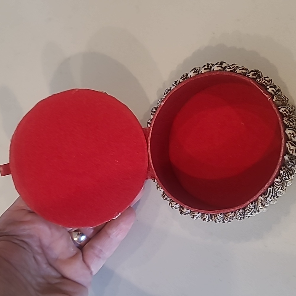 Vintage Shell Box - Picture 4 of 7